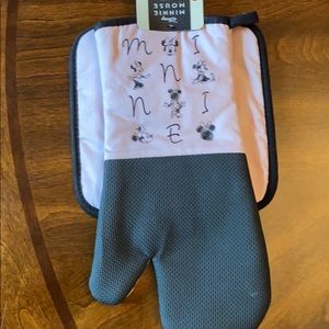 Pink Minnie Mouse Oven Mitt and Pot Holder